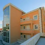 Ana Apartment *