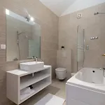Ana Apartment *