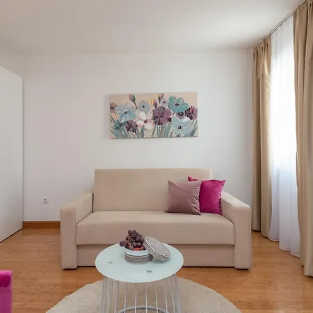 Ana Apartamento *