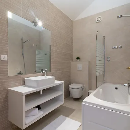 Ana Apartment *