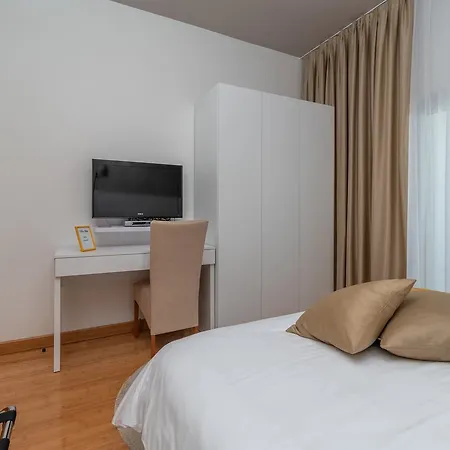 Ana Apartamento *