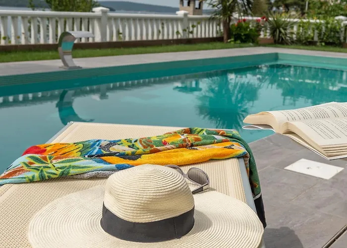 アパート アナ トロギール