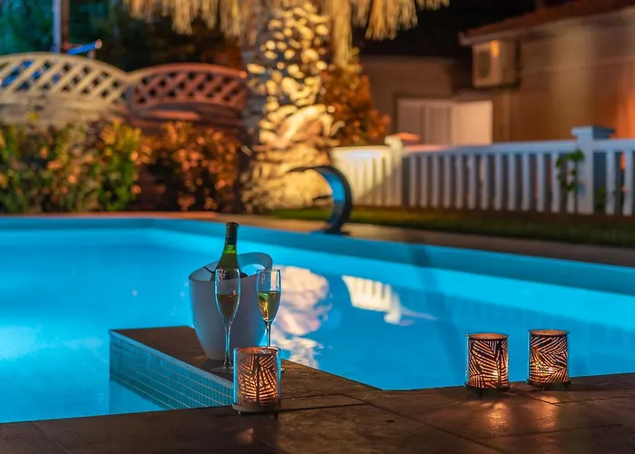 アナ * トロギール